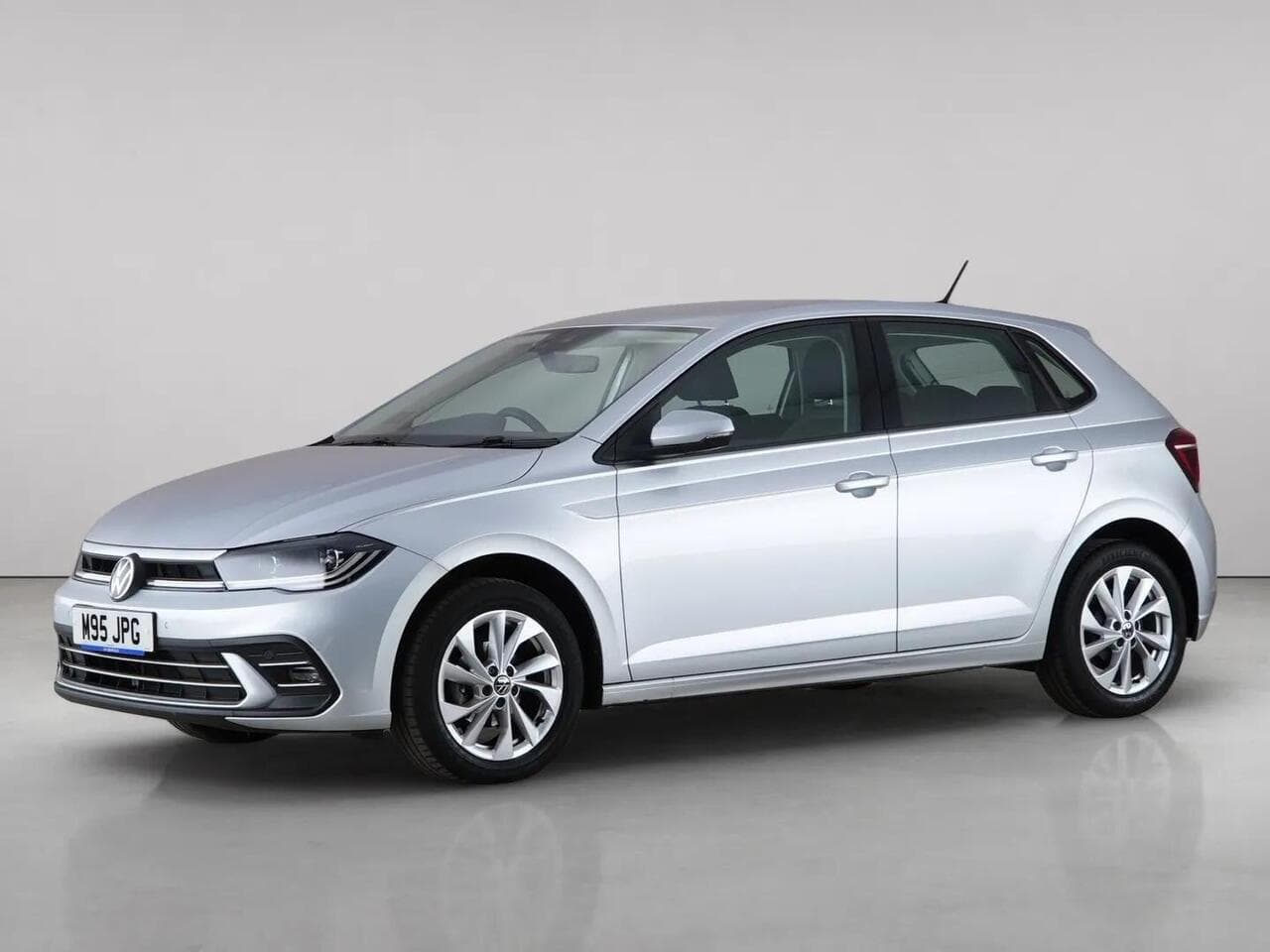 Volkswagen Polo thumbnail Front Left
