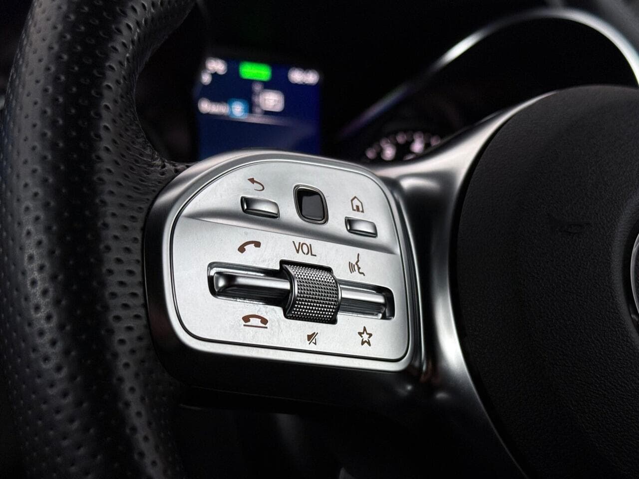 Mercedes-Benz GLC thumbnail Misc Controls
