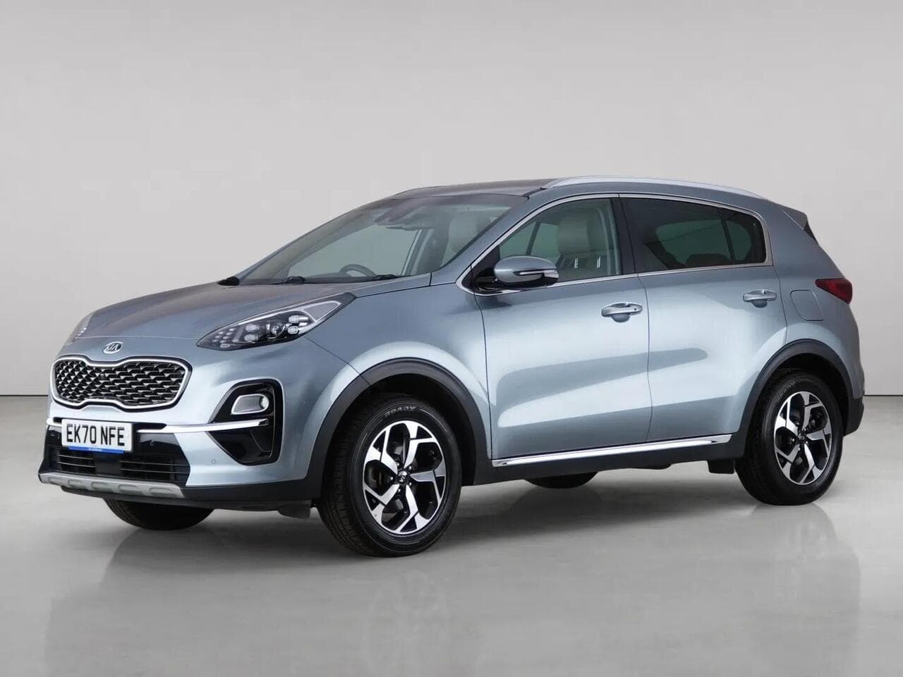 Kia Sportage thumbnail Front Left