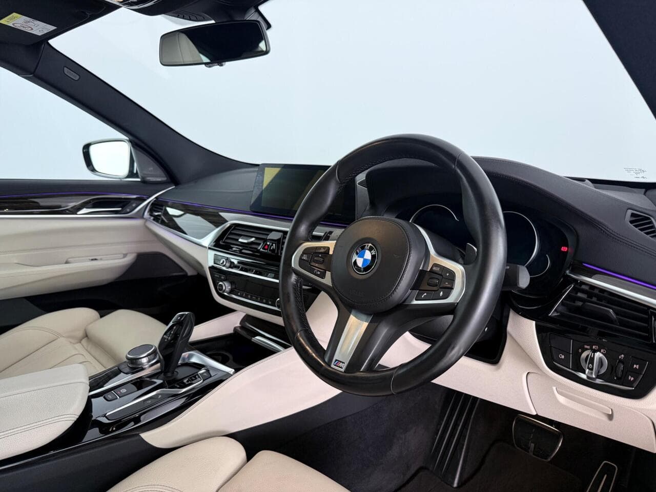 BMW 6 Series Gran Turismo thumbnail Interior Front