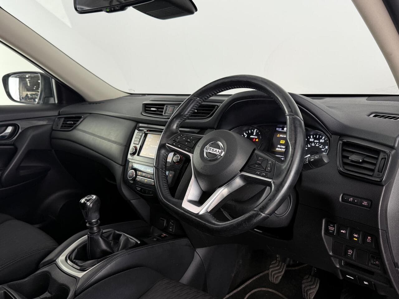Nissan X-Trail thumbnail Interior Front