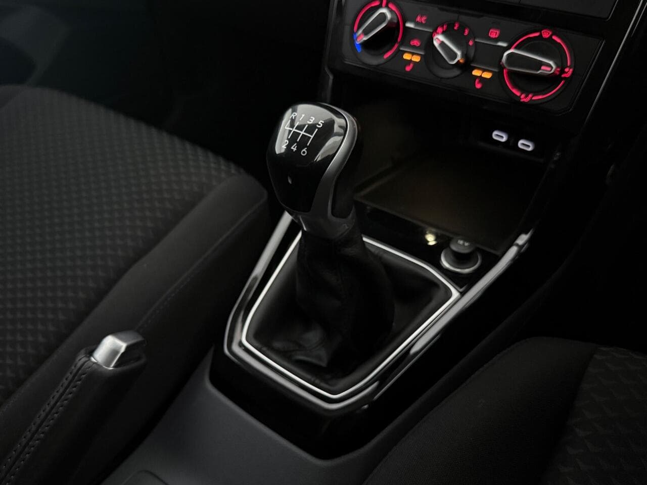 Volkswagen T-Cross thumbnail Interior Front