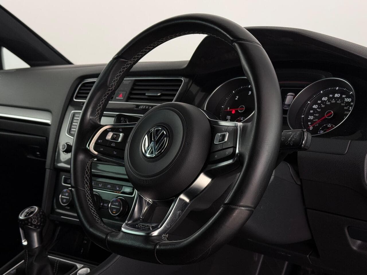 Volkswagen Golf thumbnail Steering Wheel