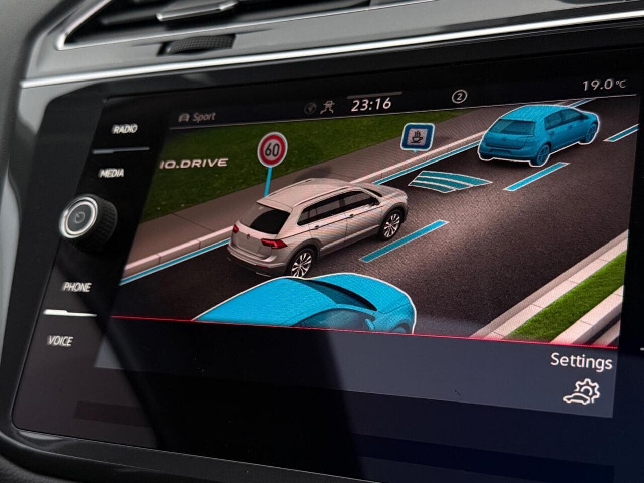 Volkswagen Tiguan Allspace thumbnail Infotainment System