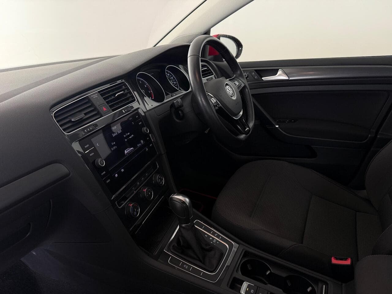 Volkswagen Golf thumbnail Interior Front