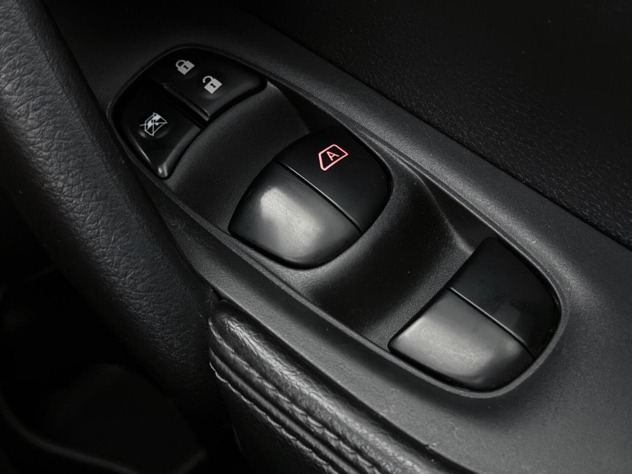 Nissan X-Trail thumbnail Misc Controls