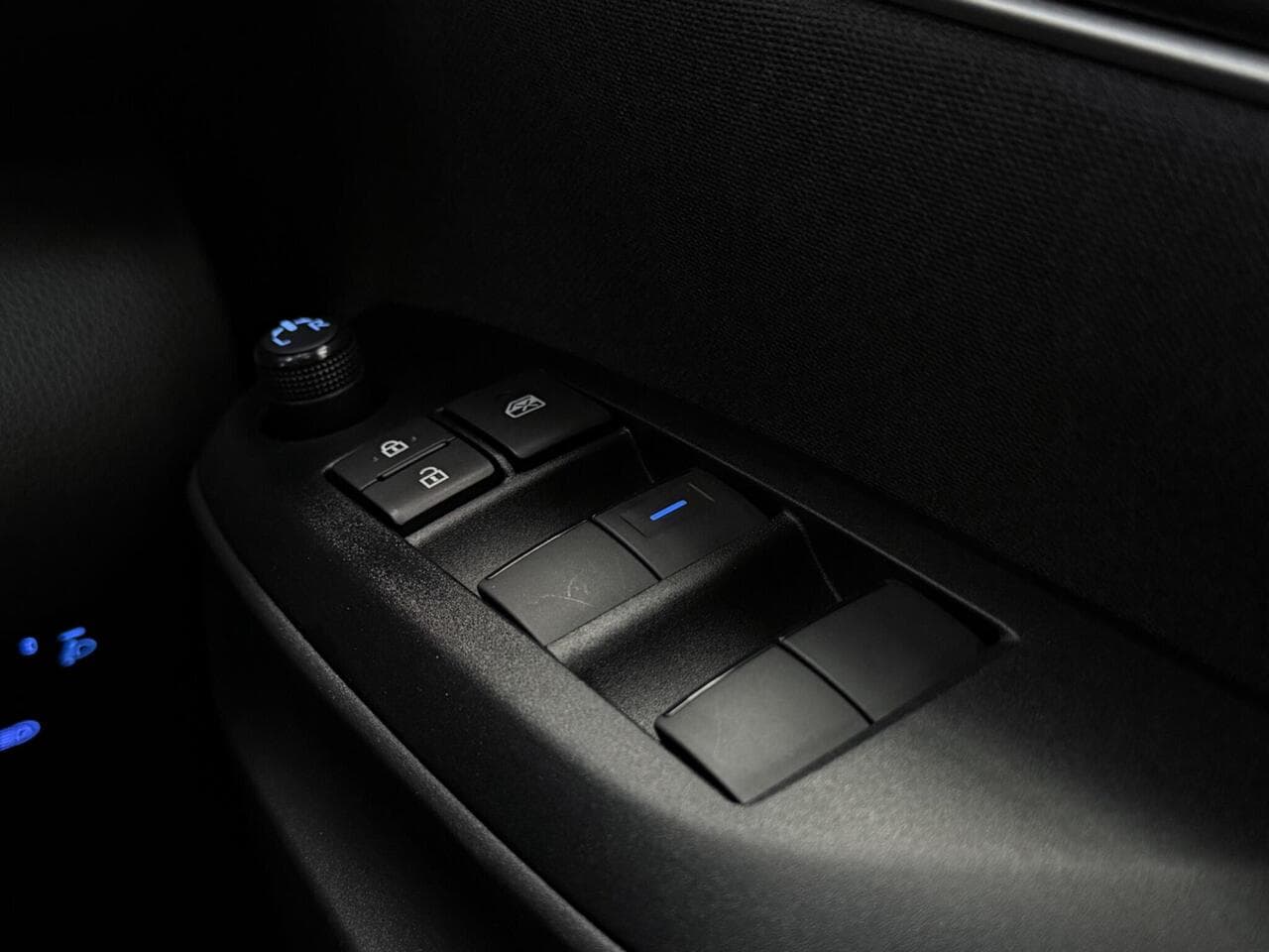 Toyota Yaris Cross thumbnail Misc Controls