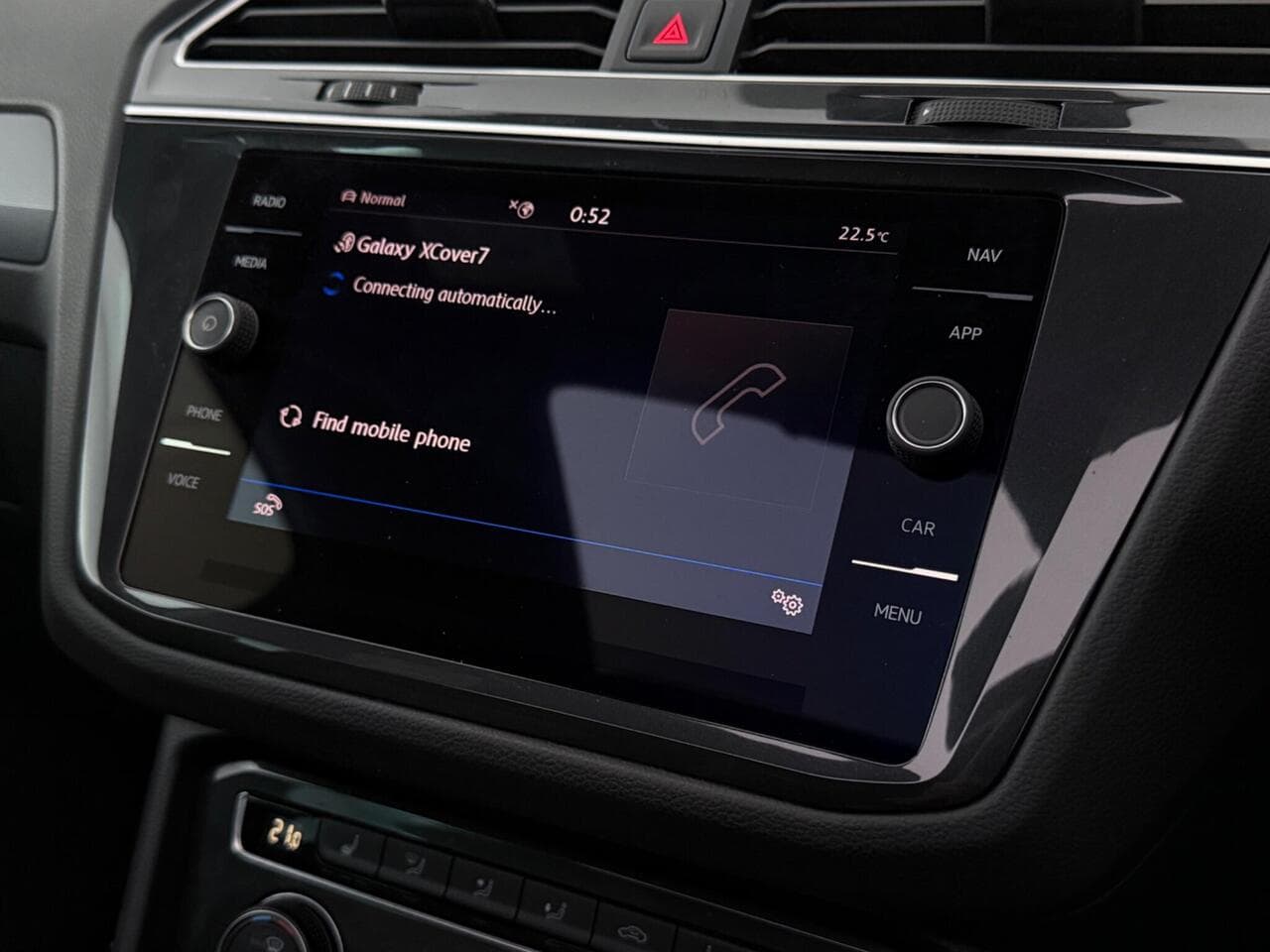 Volkswagen Tiguan thumbnail Infotainment System