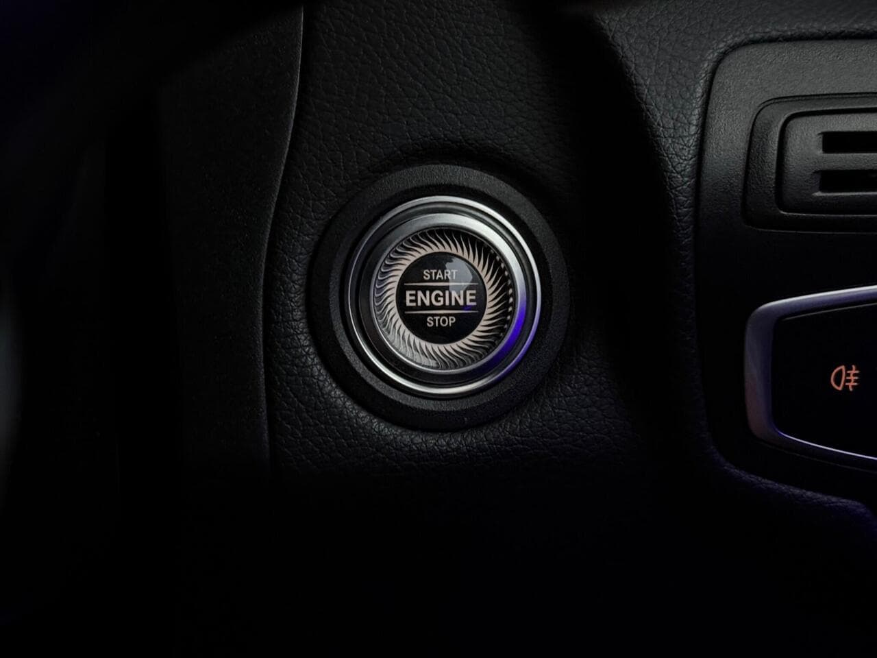 Mercedes-Benz GLC thumbnail Misc Controls