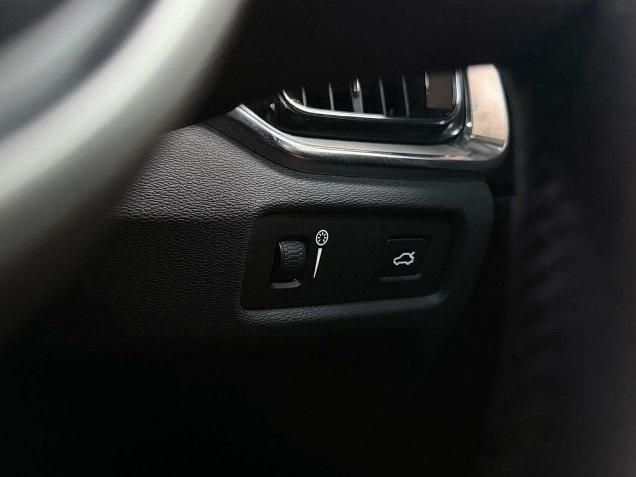 Volvo S60 thumbnail Misc Controls