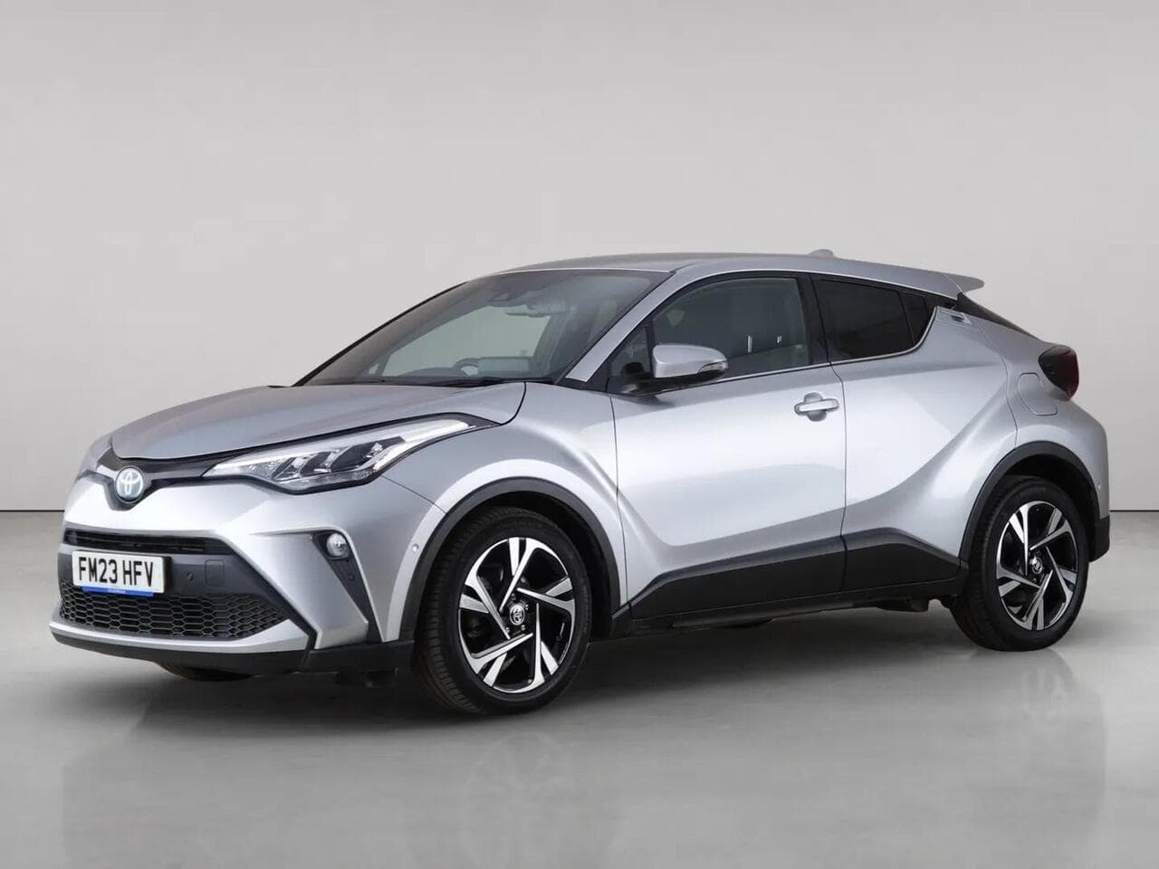 Toyota C-HR thumbnail Front Left