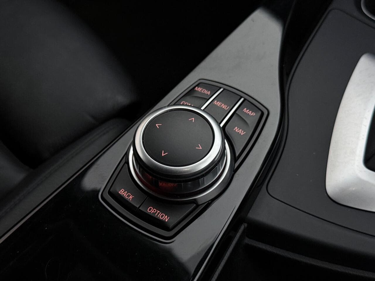 BMW 3 Series thumbnail Interior Front