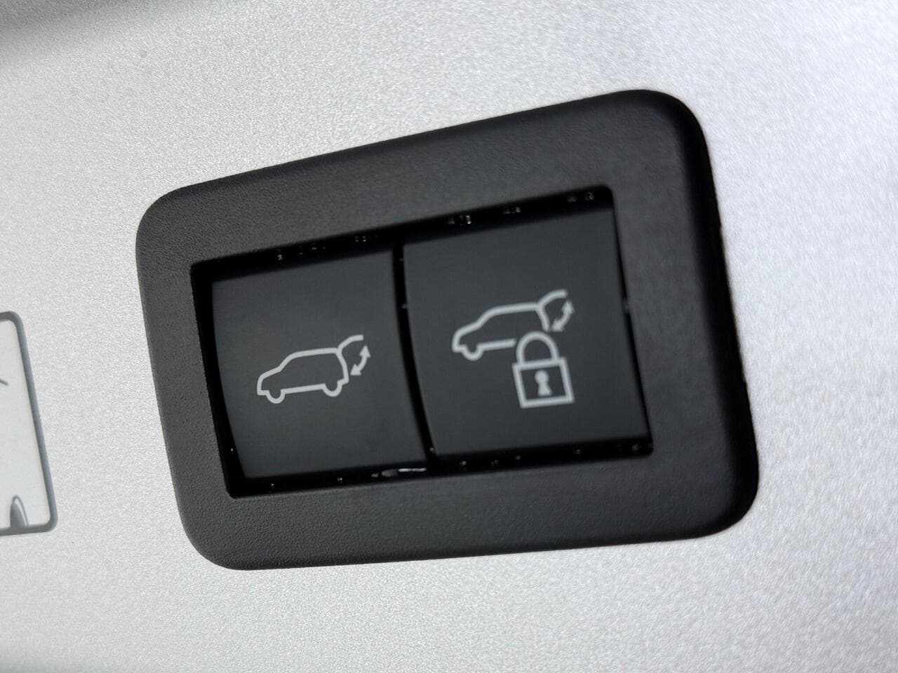Toyota C-HR thumbnail Misc Controls