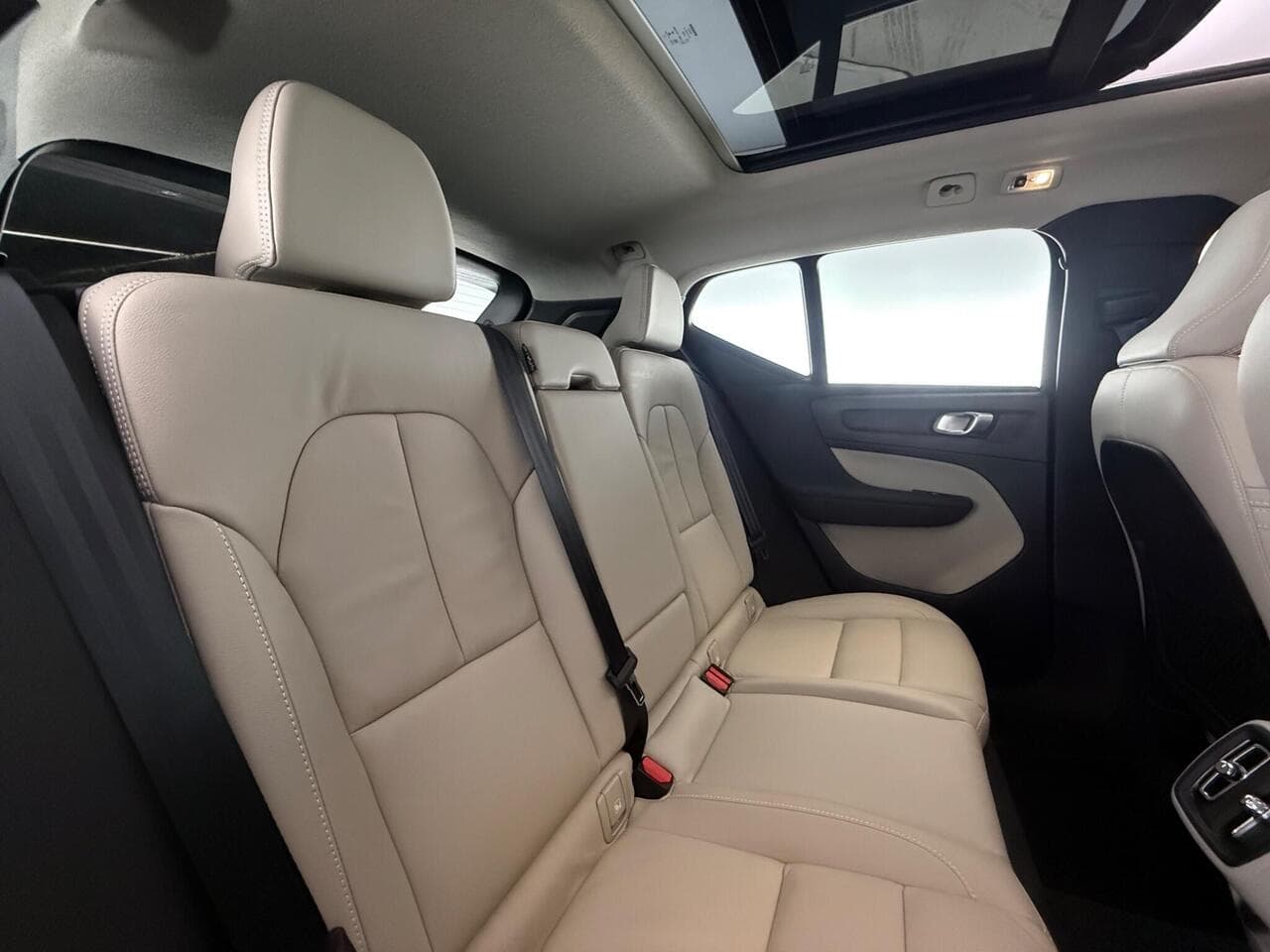 Volvo XC40 thumbnail Seats Rear