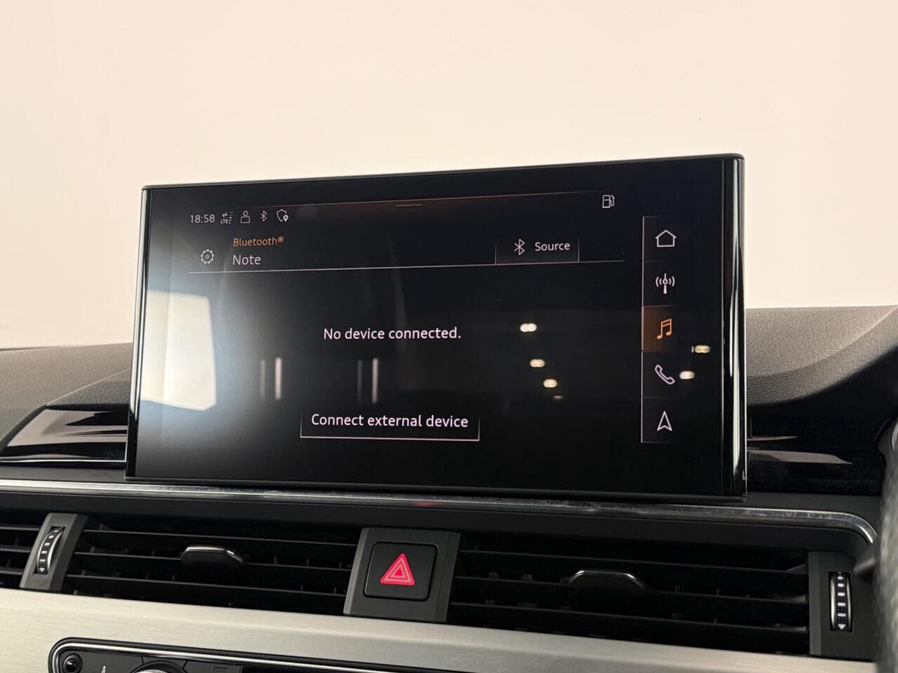 Audi A5 Cabriolet thumbnail Infotainment System