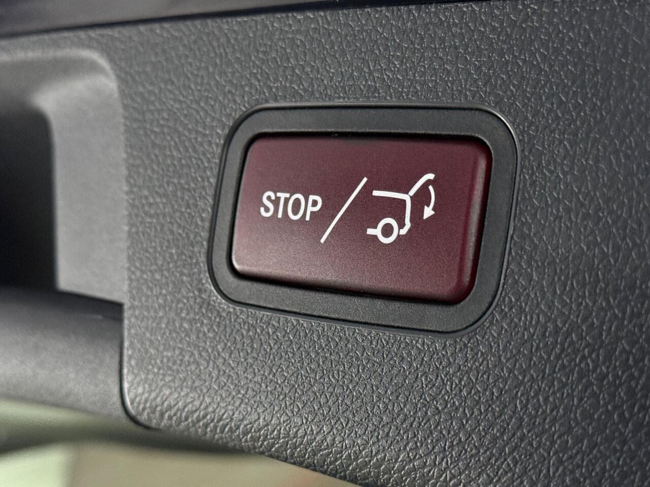 Mercedes-Benz GLA thumbnail Misc Controls