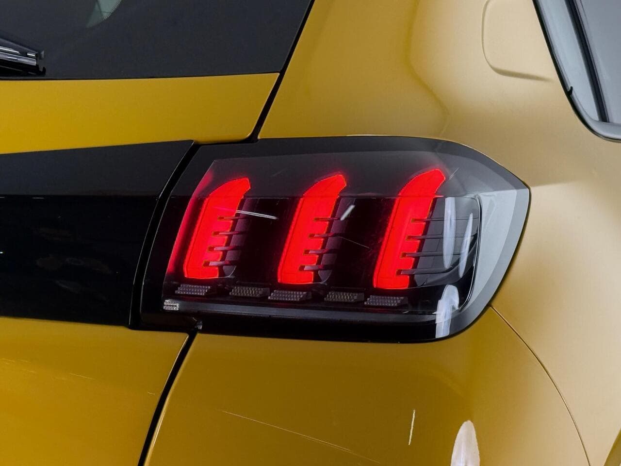 Peugeot 208 thumbnail Lights Rear
