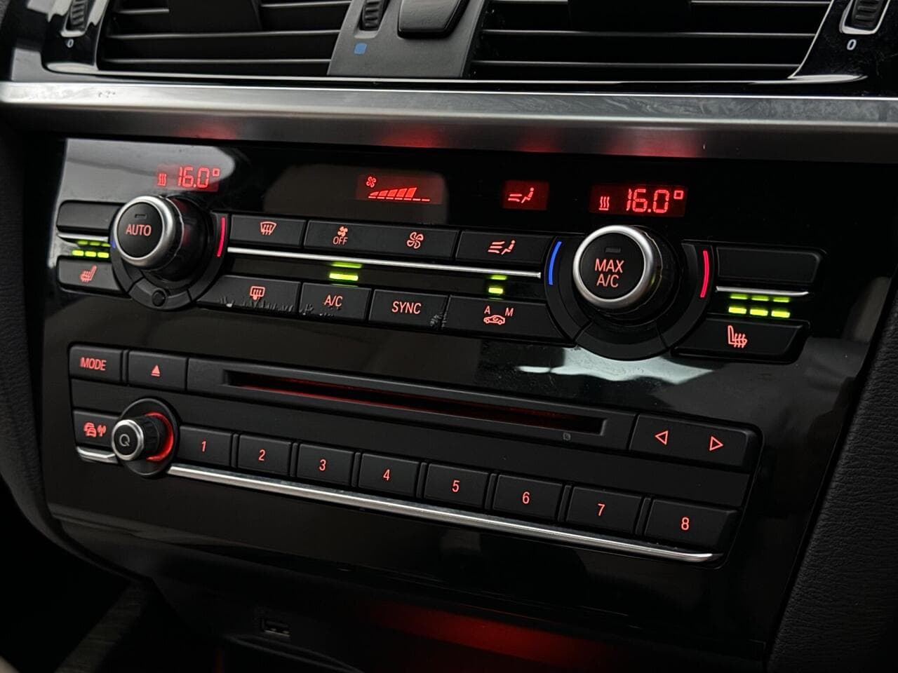 BMW X4 thumbnail Infotainment System