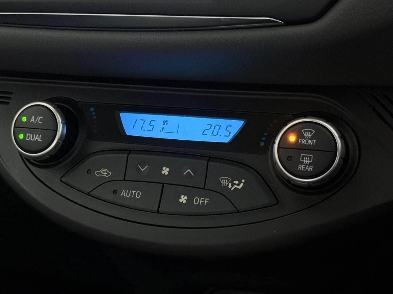 Toyota Yaris thumbnail Infotainment System