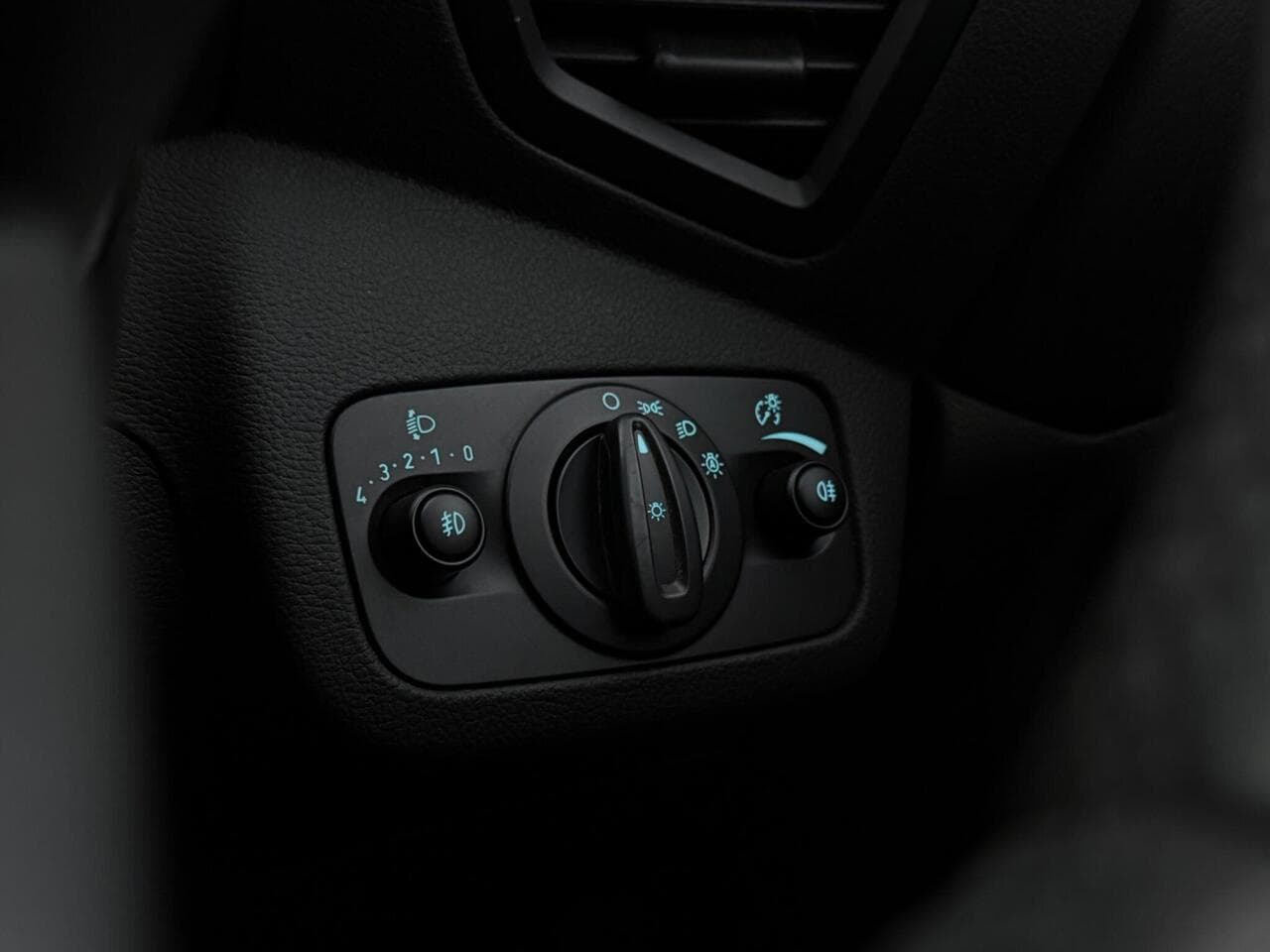 Ford Kuga thumbnail Misc Controls