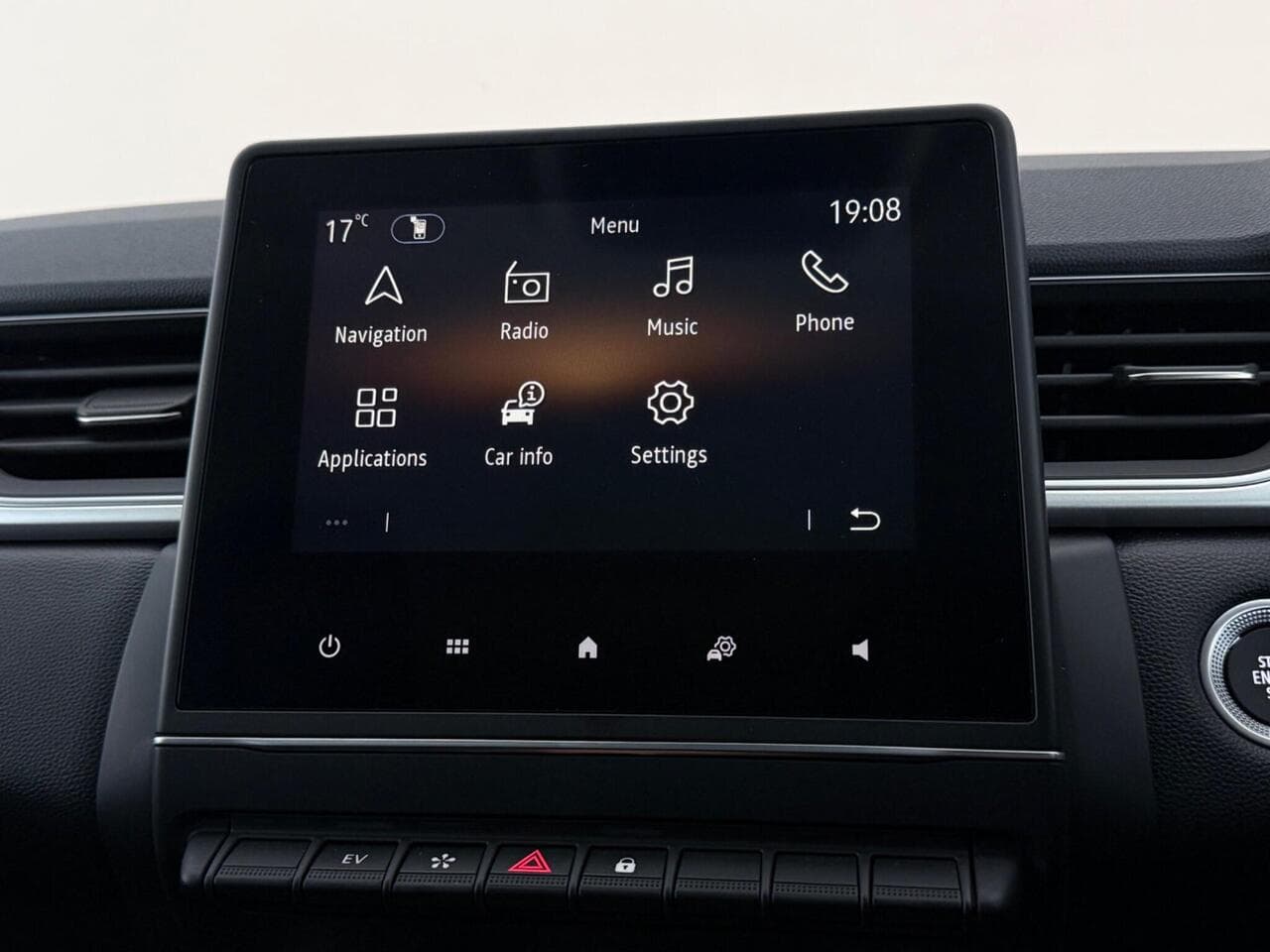 Renault Captur thumbnail Infotainment System