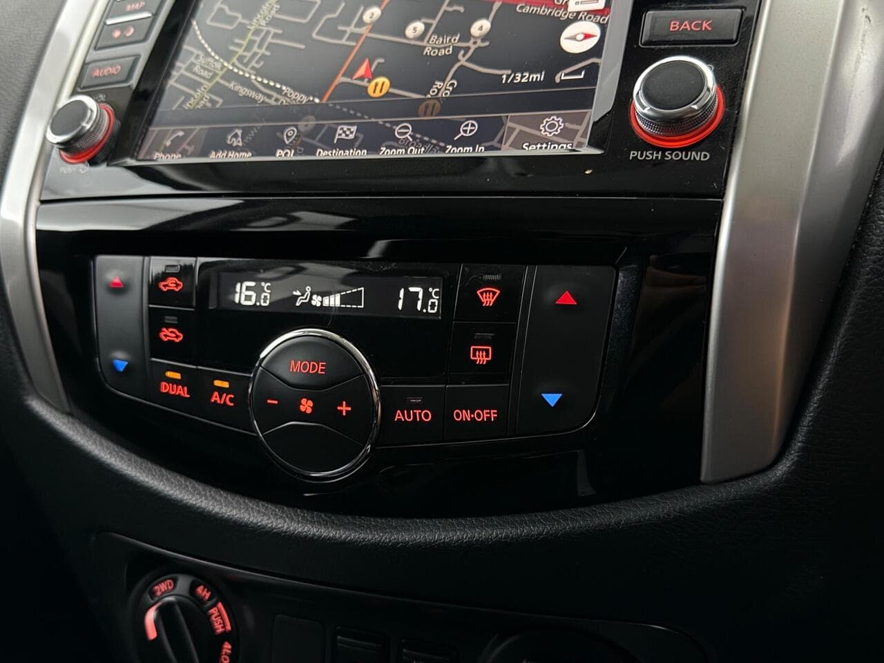 Nissan Navara thumbnail Infotainment System