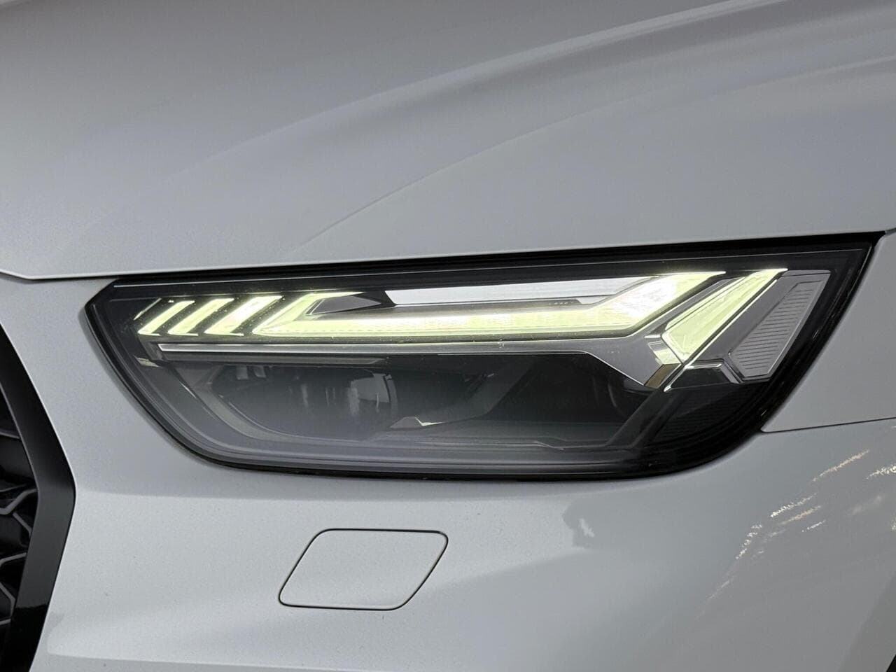 Audi Q5 thumbnail Lights Front