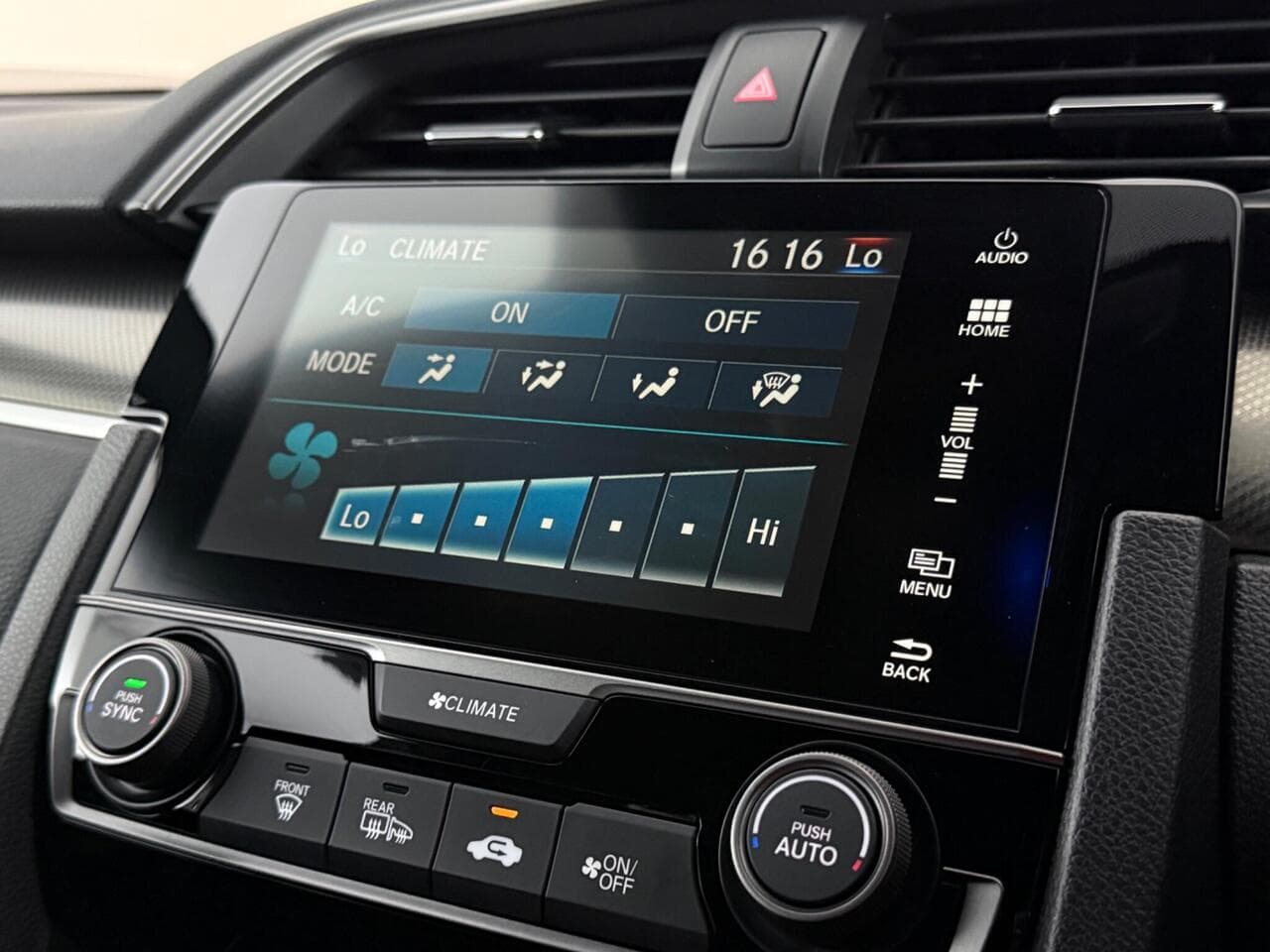 Honda Civic thumbnail Infotainment System