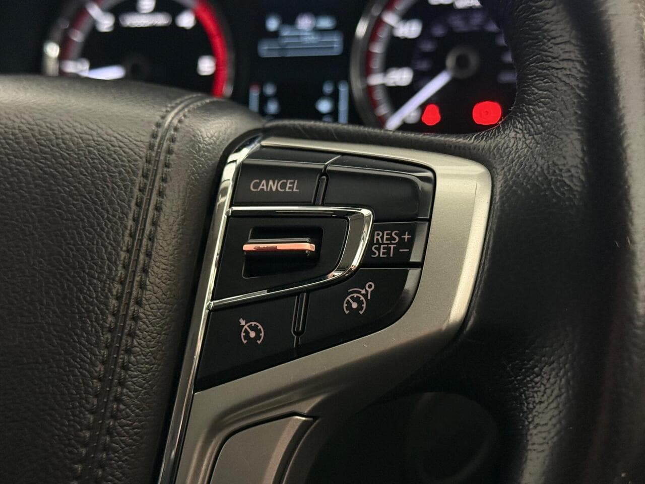 Mitsubishi L200 thumbnail Misc Controls