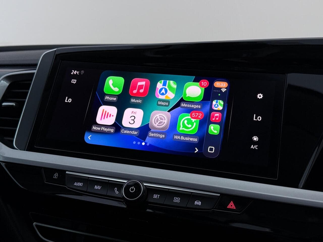 Vauxhall Grandland thumbnail Infotainment System
