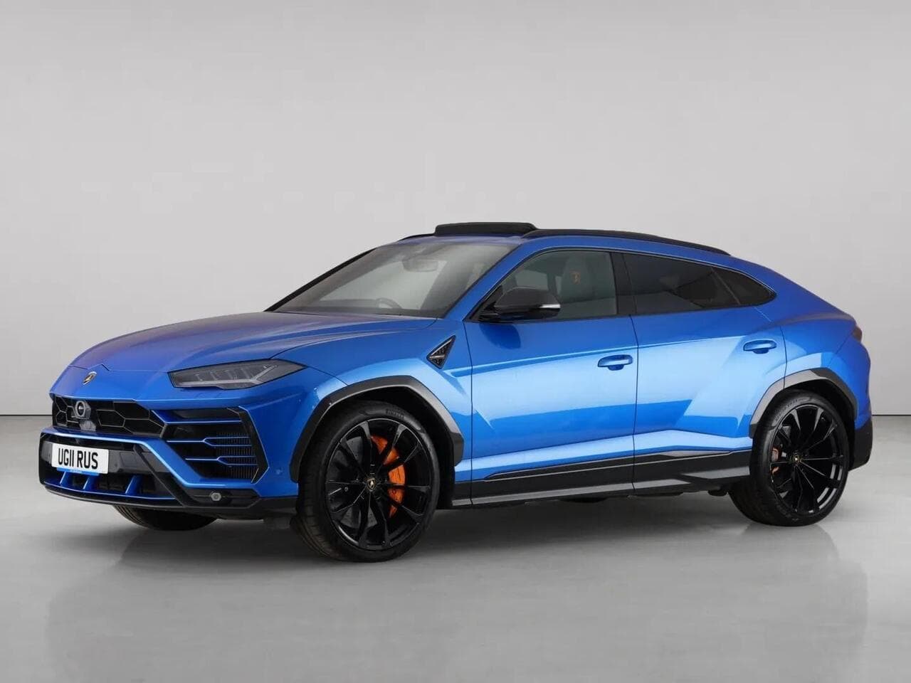 Lamborghini Urus thumbnail Front Left