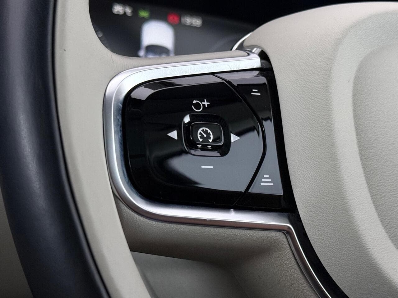 Volvo XC60 thumbnail Misc Controls
