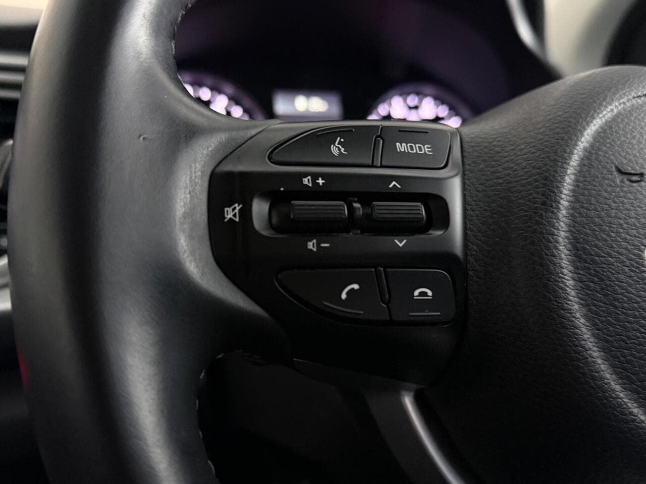 Kia Rio thumbnail Misc Controls