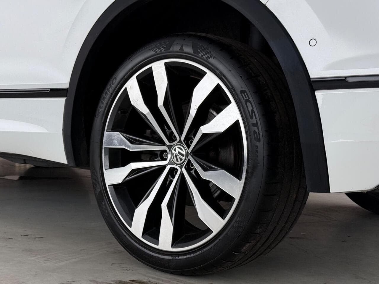 Volkswagen Tiguan thumbnail Wheel
