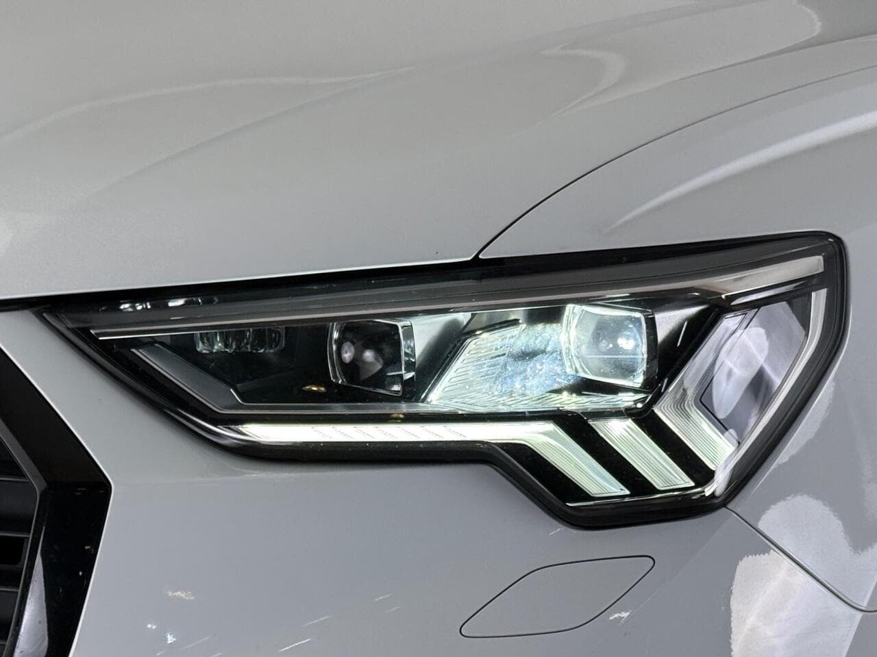 Audi Q3 thumbnail Lights Front