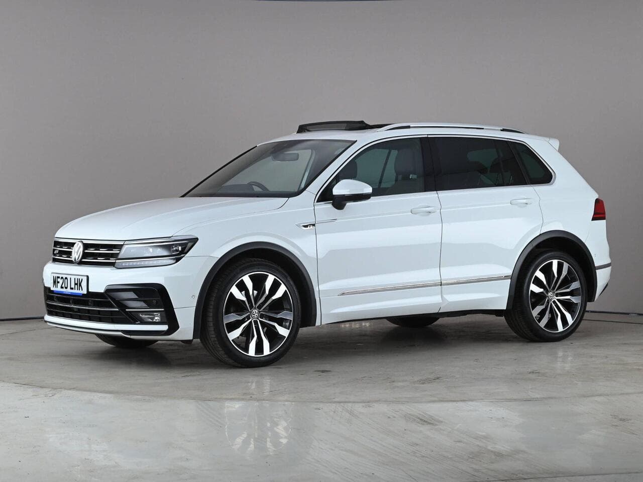 Volkswagen Tiguan thumbnail Front Left