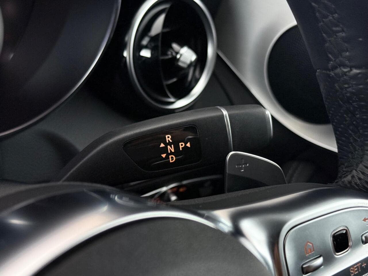 Mercedes-Benz GLC thumbnail Misc Controls