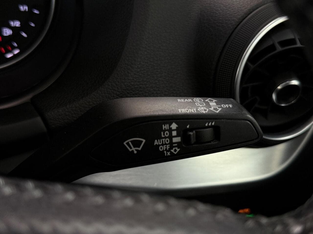 Audi Q2 thumbnail Misc Controls