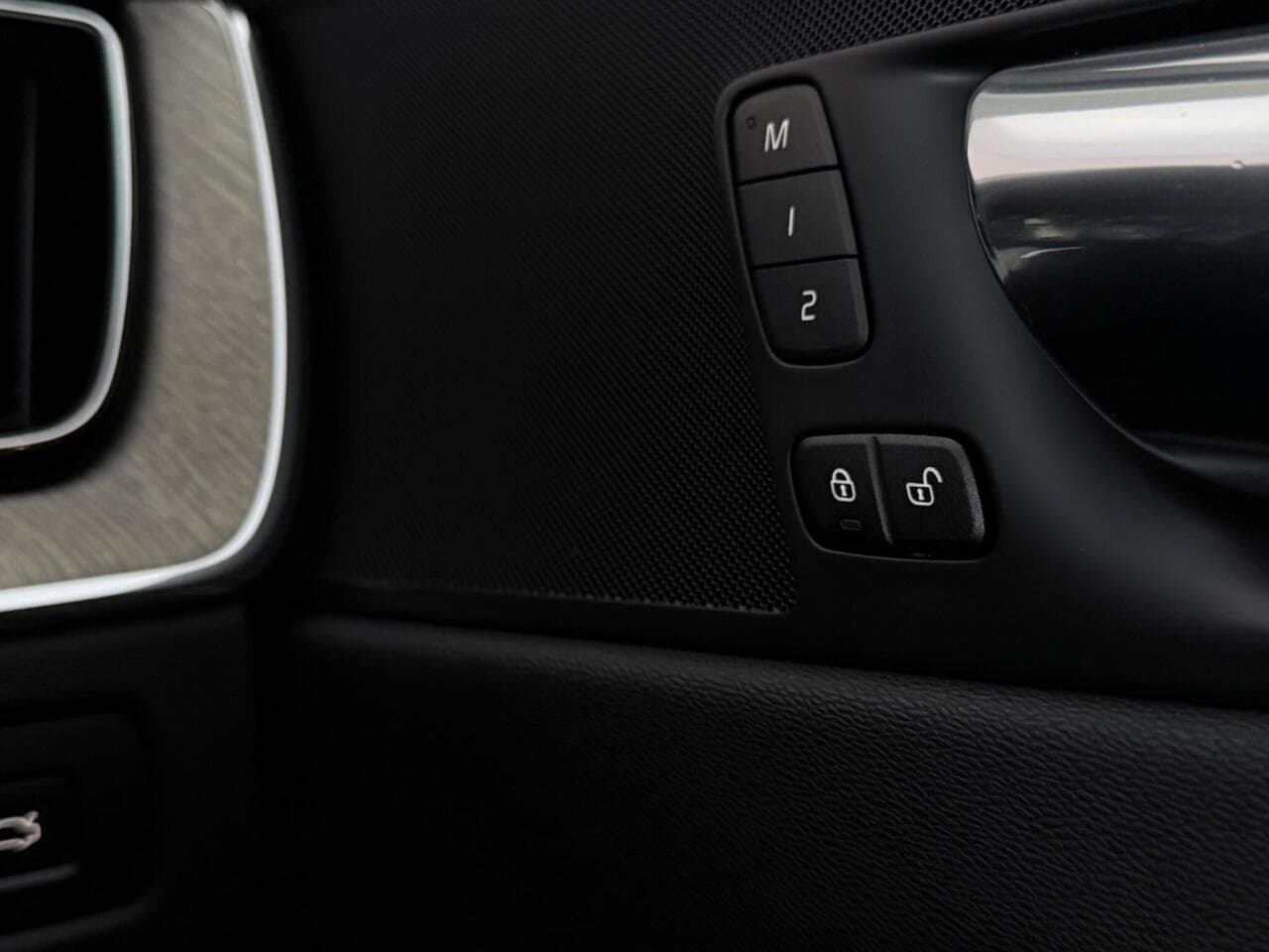 Volvo XC60 thumbnail Misc Controls