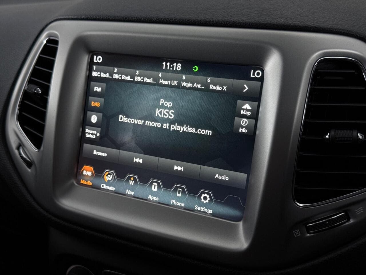 Jeep Compass thumbnail Infotainment System