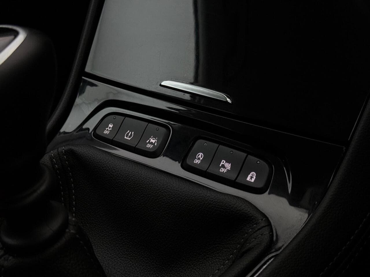 Vauxhall Grandland X thumbnail Misc Controls