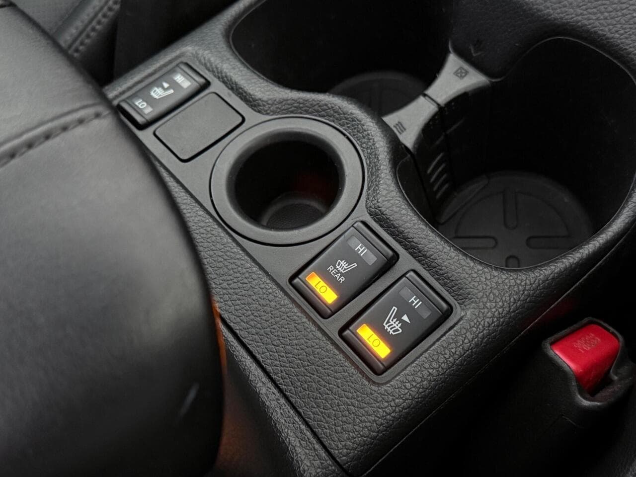 Nissan X-Trail thumbnail Interior Front