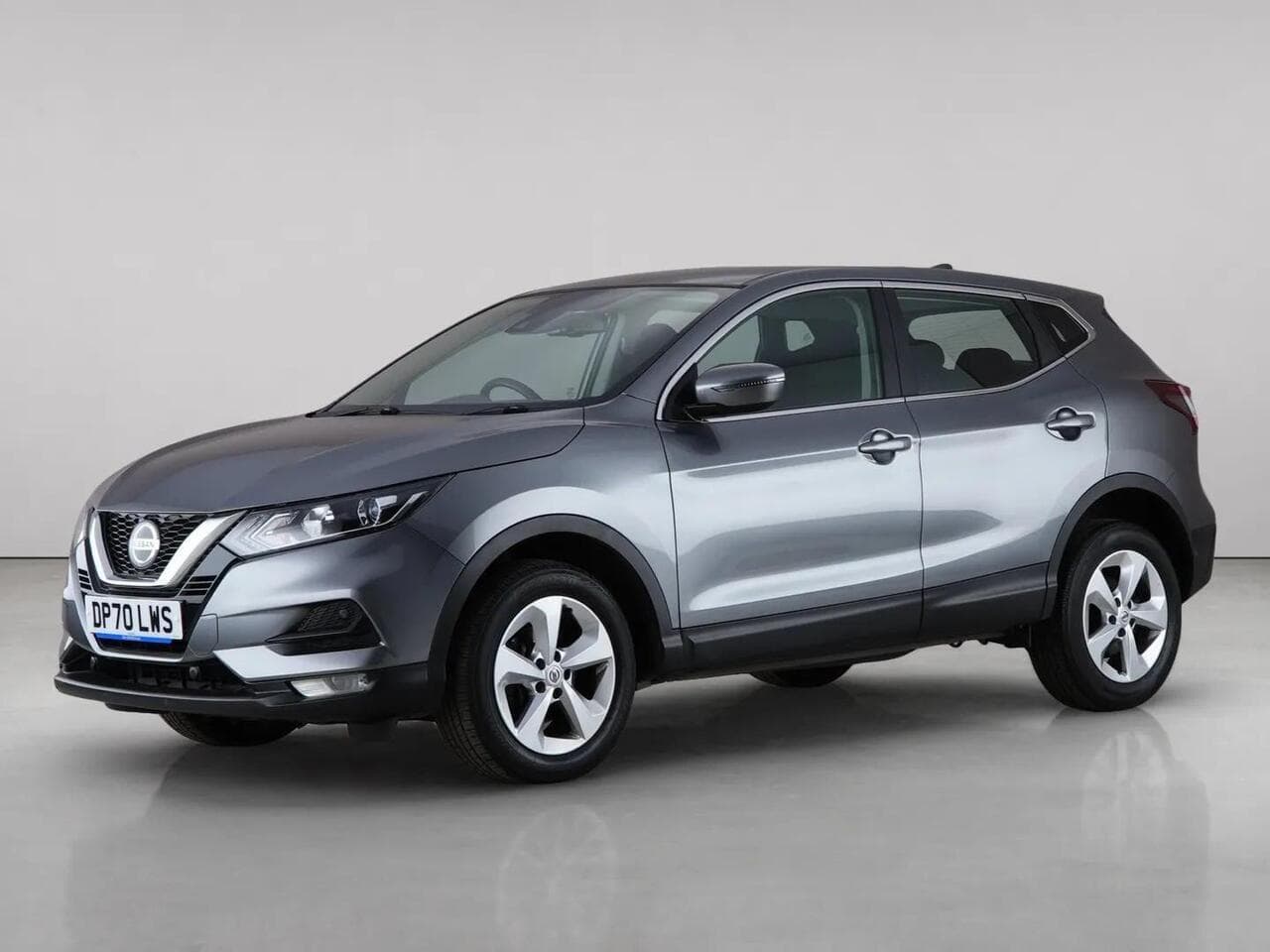 Nissan Qashqai thumbnail Front Left