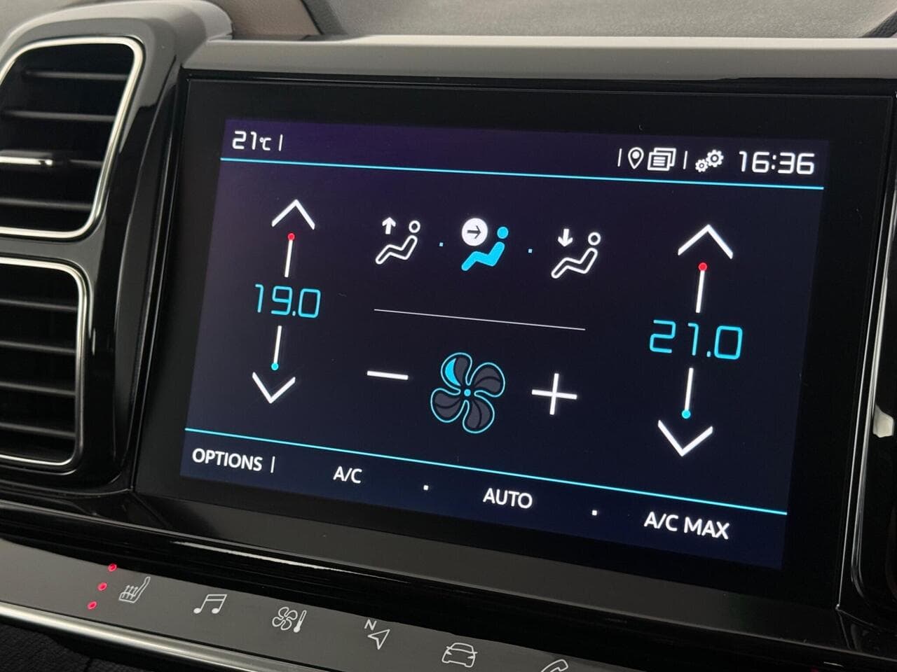 Citroen C5 Aircross thumbnail Infotainment System