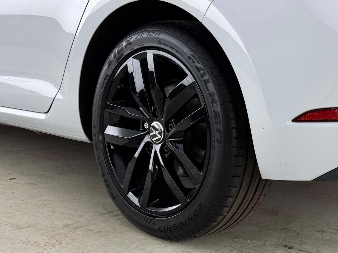Volkswagen Golf thumbnail Wheel