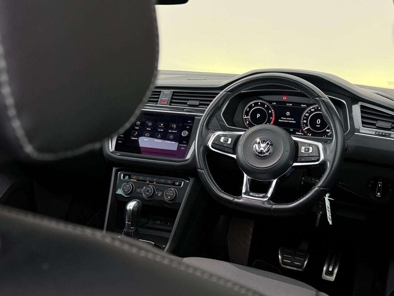 Volkswagen Tiguan thumbnail Interior Front