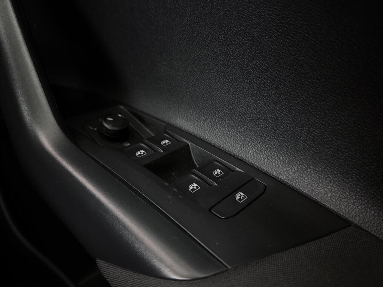 Volkswagen Polo thumbnail Misc Controls