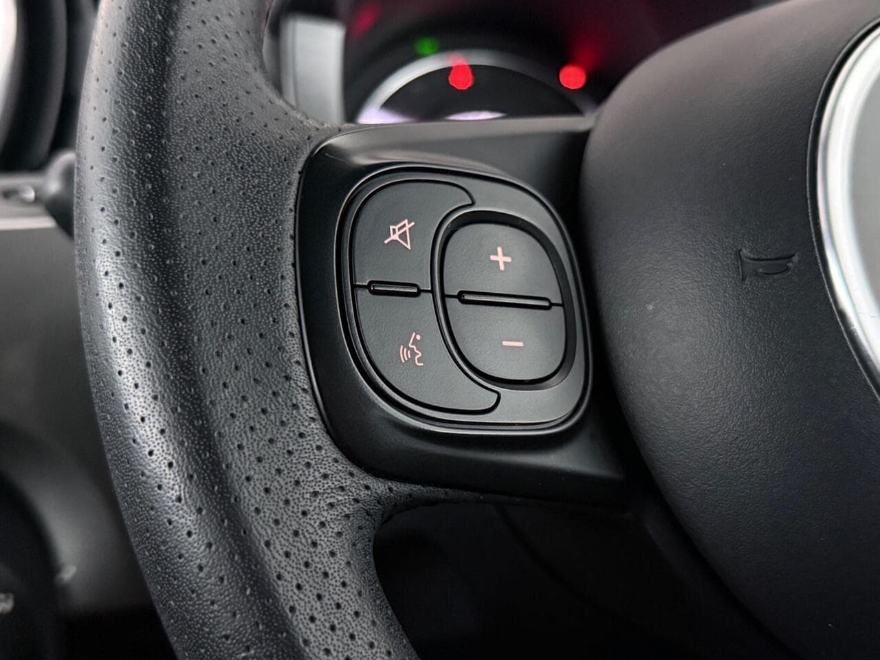 Abarth 595 thumbnail Misc Controls