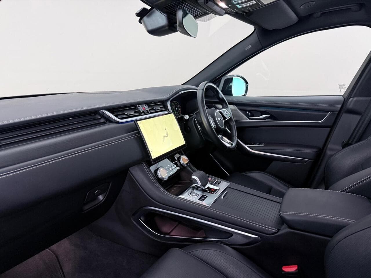 Jaguar F-PACE thumbnail Interior Front