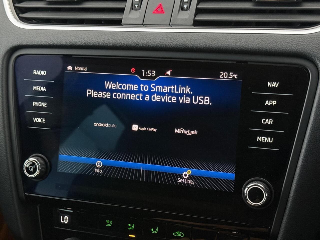 Skoda Octavia thumbnail Infotainment System